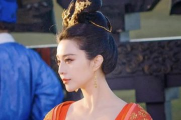 Why Were the Necklines of Women's Clothes in the Tang Dynasty So Low?