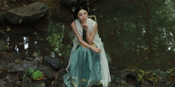 Are Hanfu Clothes Really That Hot in Summer?