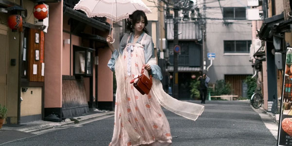 How Stunning It Is to Replace Everyday Fashion Items with Hanfu!