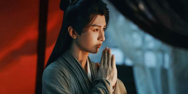 Did Ancient Chinese Really Hide Things in Their Sleeves?