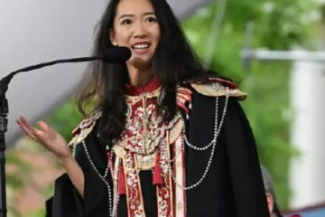 What’s Going On with the Female Speaker’s Cloud Shoulder at This Year’s Harvard Commencement?