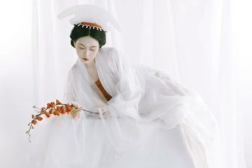 Can You Freely Wear White Hanfu in China?