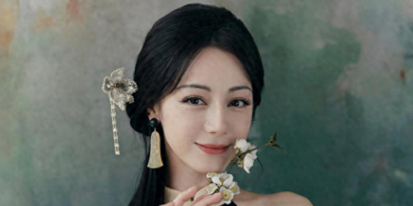 Dilraba Put This Qipao on the Global Stage