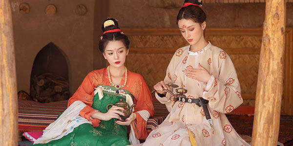 Across Millennia: The Allure of Tang Hanfu’s Evolution