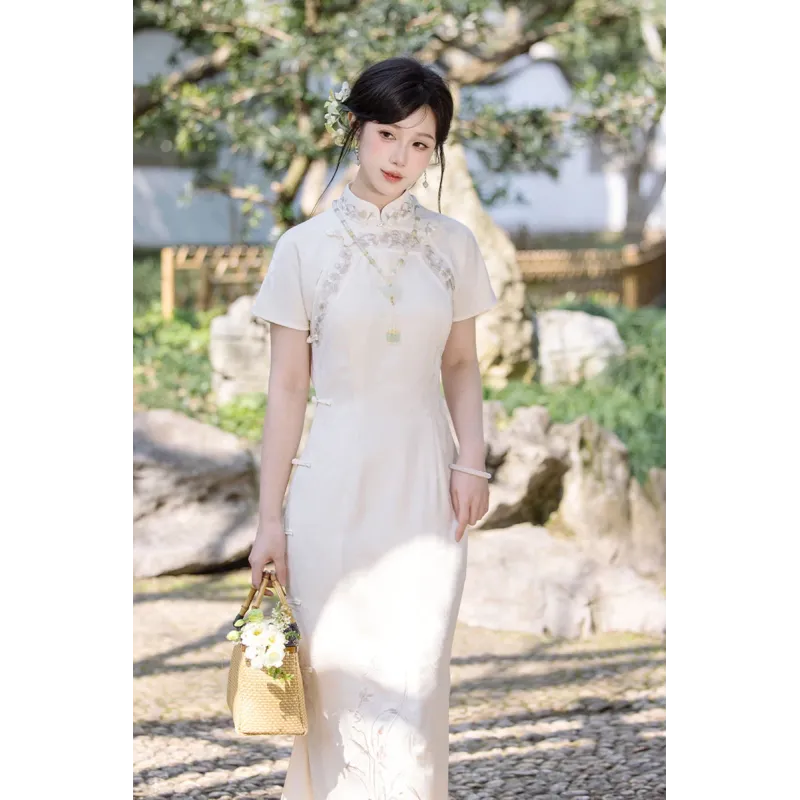 White Magnolia 白兰玉 - Qi Pao Set