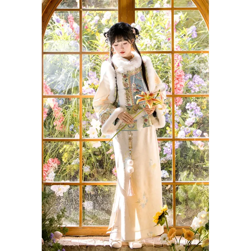 Sunward Flora 花木向阳 - Qi Pao & Majia Sunward Flora 花木向阳 - Qi Pao & Majia