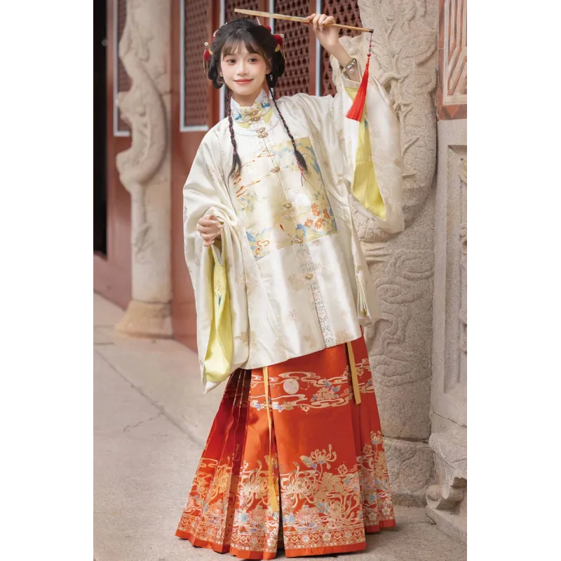 Yu Tu Wang Yue 玉兔望月 - Ming Hanfu Set (Preorder) Yu Tu Wang Yue 玉兔望月 - Ming Hanfu Set (Preorder)